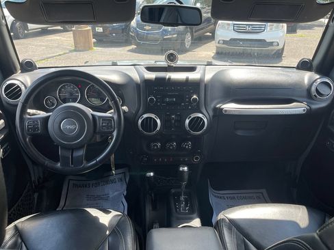 Used 2014 Jeep Wrangler Unlimited Rubicon w/ Connectivity Group AWD/4WD image 24