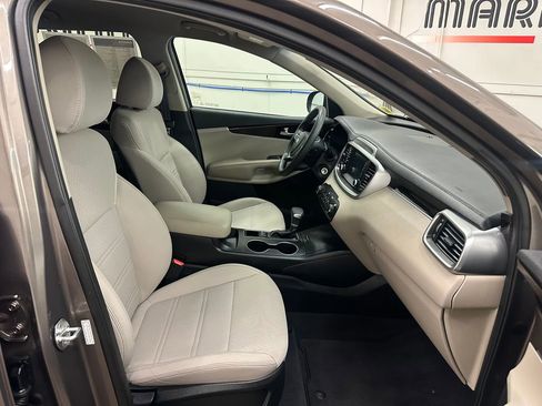Used 2019 Kia Sorento AWD image 28