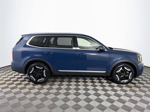 Certified 2023 Kia Telluride EX w/ EX Captain's Chair Package FWD image 4