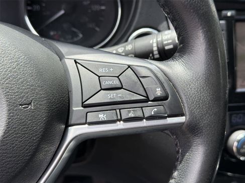 Used 2018 Nissan Rogue SL FWD image 35