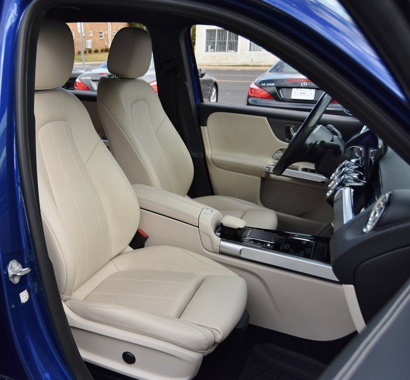 Used 2021 Mercedes-Benz GLB 250 4MATIC w/ Premium Package image 18