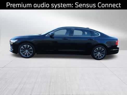 Used 2022 Volvo S90 B6 Momentum image 5