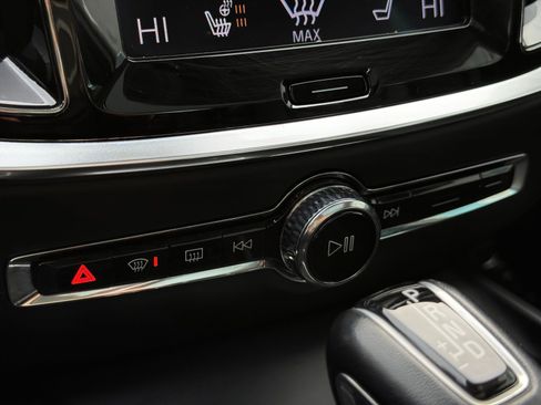 Used 2019 Volvo S60 T5 Momentum image 34