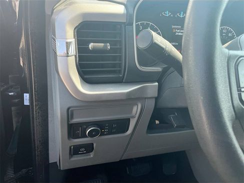 Used 2022 Ford F150 XLT w/ XTR Package image 10