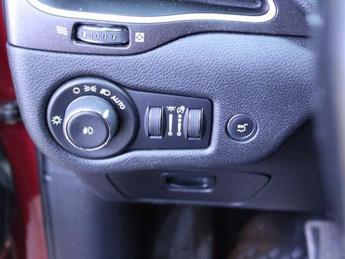 Used 2019 Jeep Cherokee Trailhawk w/ Comfort & Convenience Group image 16