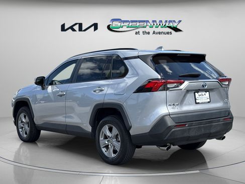 Used 2022 Toyota RAV4 XLE w/ Convenience Package AWD/4WD image 5