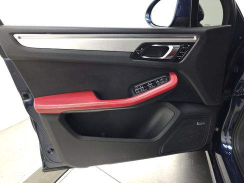 Used 2015 Porsche Macan Turbo image 27