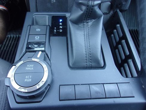Used 2025 Toyota Tacoma SR5 AWD/4WD image 21