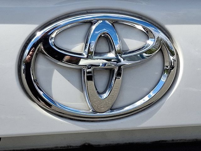 Used 2022 Toyota RAV4 XLE AWD/4WD image 28