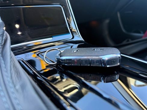 Used 2020 Kia Cadenza Limited image 32