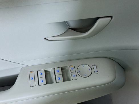 Used 2024 Hyundai Kona SEL image 20