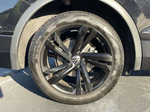 Certified 2024 Volkswagen Tiguan SE R-Line image 10