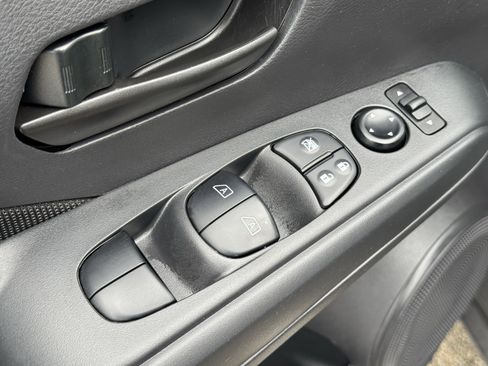 Certified 2025 Nissan Kicks Play S image 23