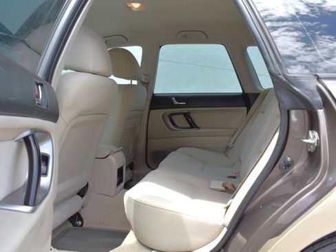 Used 2008 Subaru Outback 2.5i L.L. Bean AWD/4WD image 40