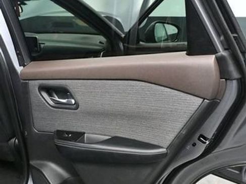 Used 2023 Nissan Rogue SV image 12