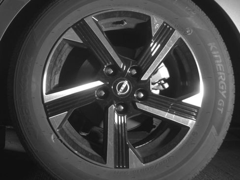 Used 2025 Nissan Sentra SV FWD image 17