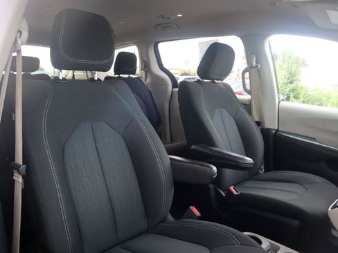 Used 2023 Chrysler Voyager LX FWD image 37