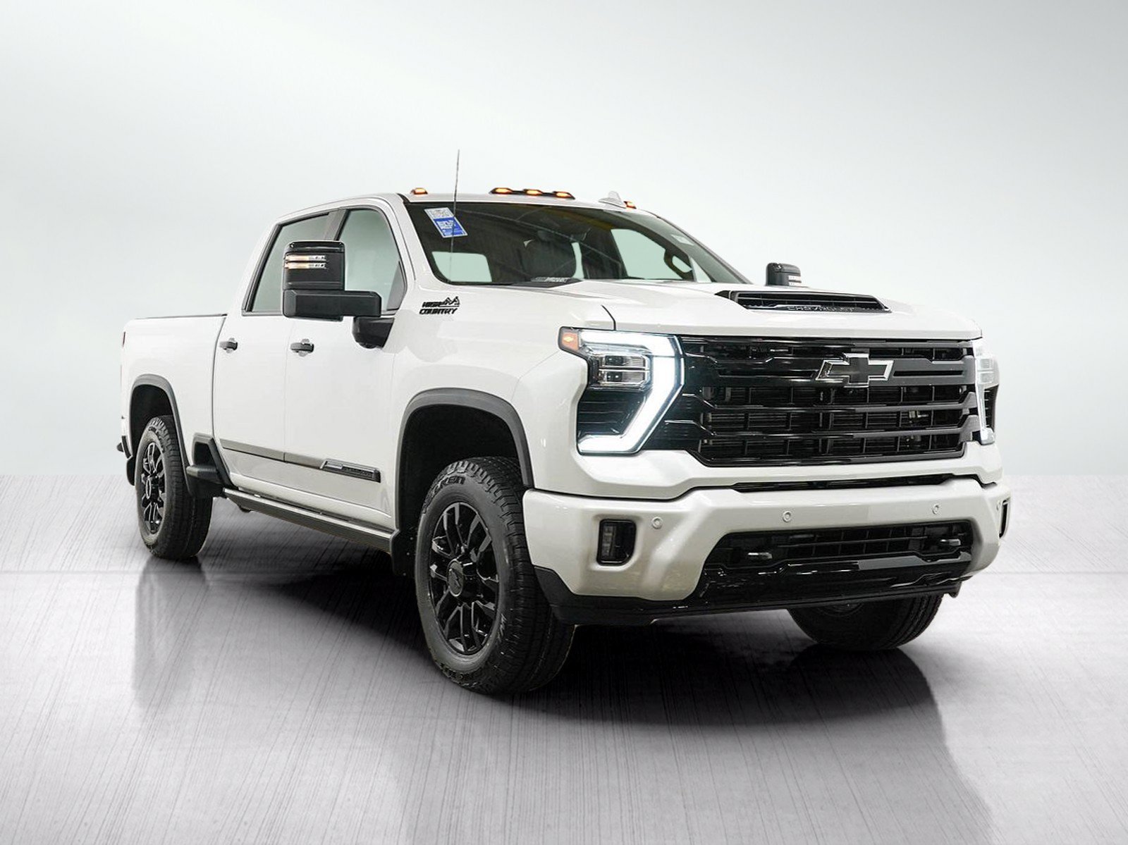 Used 2025 Chevrolet Silverado 2500 High Country w/ High Country Premium Package AWD/4WD image 8