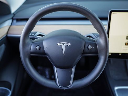 Used 2023 Tesla Model 3 Standard Range image 27