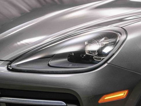 Used 2020 Porsche Cayenne image 11