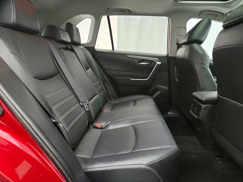 Used 2021 Toyota RAV4 XLE Premium image 35