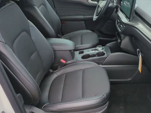 New 2025 Ford Escape SE image 18