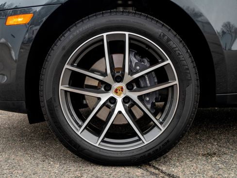 Certified 2025 Porsche Macan image 16