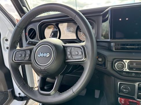 Used 2025 Jeep Wrangler Unlimited Rubicon AWD/4WD image 22