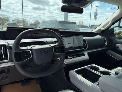 New 2026 Ford Expedition Active image 14