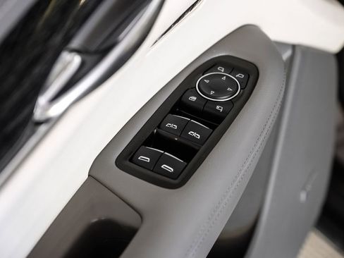 Used 2020 Cadillac XT6 Premium Luxury FWD image 45