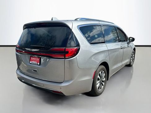 Used 2021 Chrysler Pacifica Touring-L FWD image 6