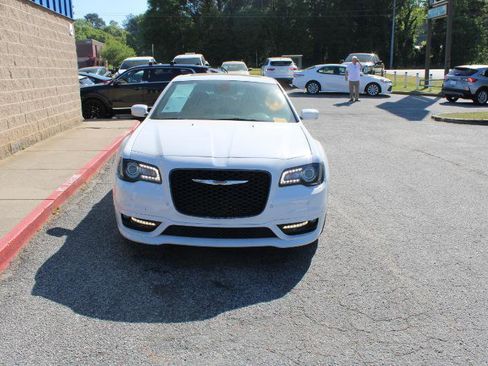 Used 2018 Chrysler 300 S w/ 300S Premium Group RWD image 2