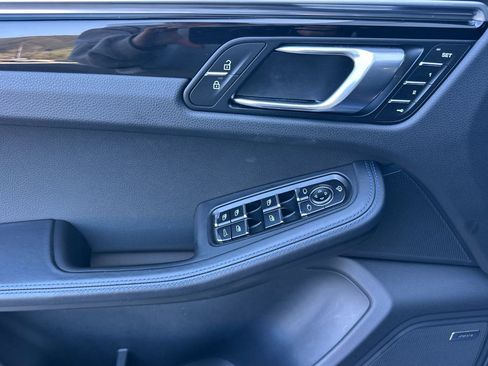 Used 2024 Porsche Macan image 12