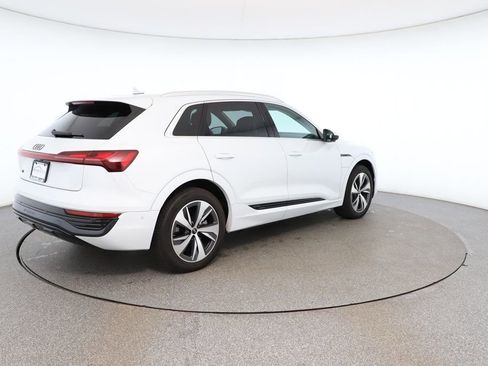 Used 2024 Audi Q8 e-tron Premium Plus w/ Premium Plus Package image 5