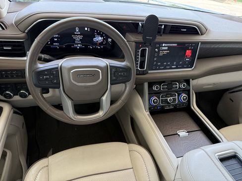 Used 2022 GMC Yukon Denali w/ Advanced Technology Package AWD/4WD image 19