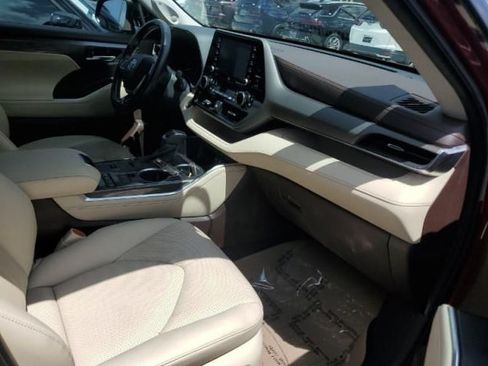 Used 2020 Toyota Highlander Limited FWD image 7