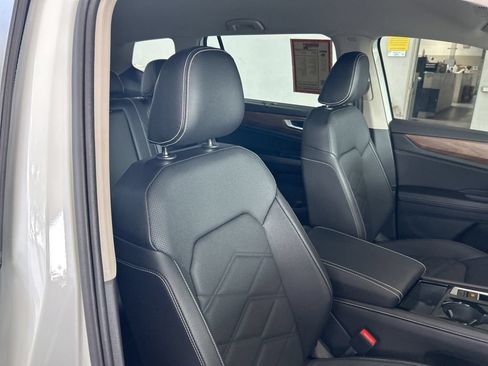 Used 2026 Volkswagen Atlas SE FWD image 19