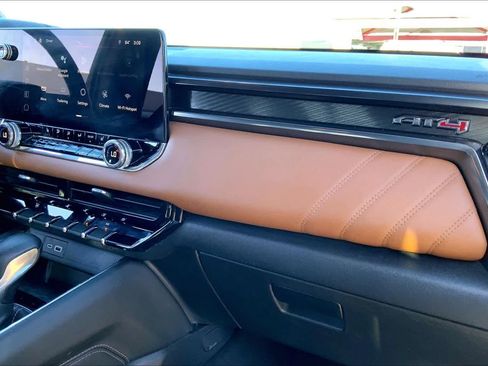 Used 2024 GMC Canyon AT4 image 18