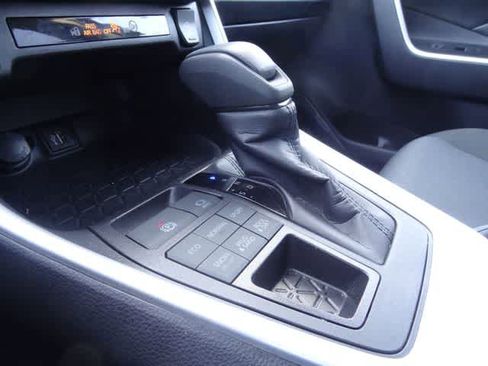 Certified 2025 Toyota RAV4 XLE AWD/4WD image 32