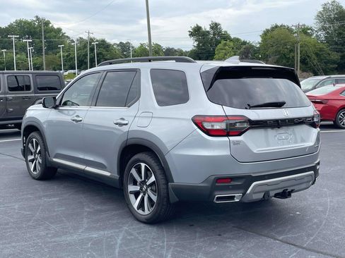 Used 2025 Honda Pilot Touring image 5