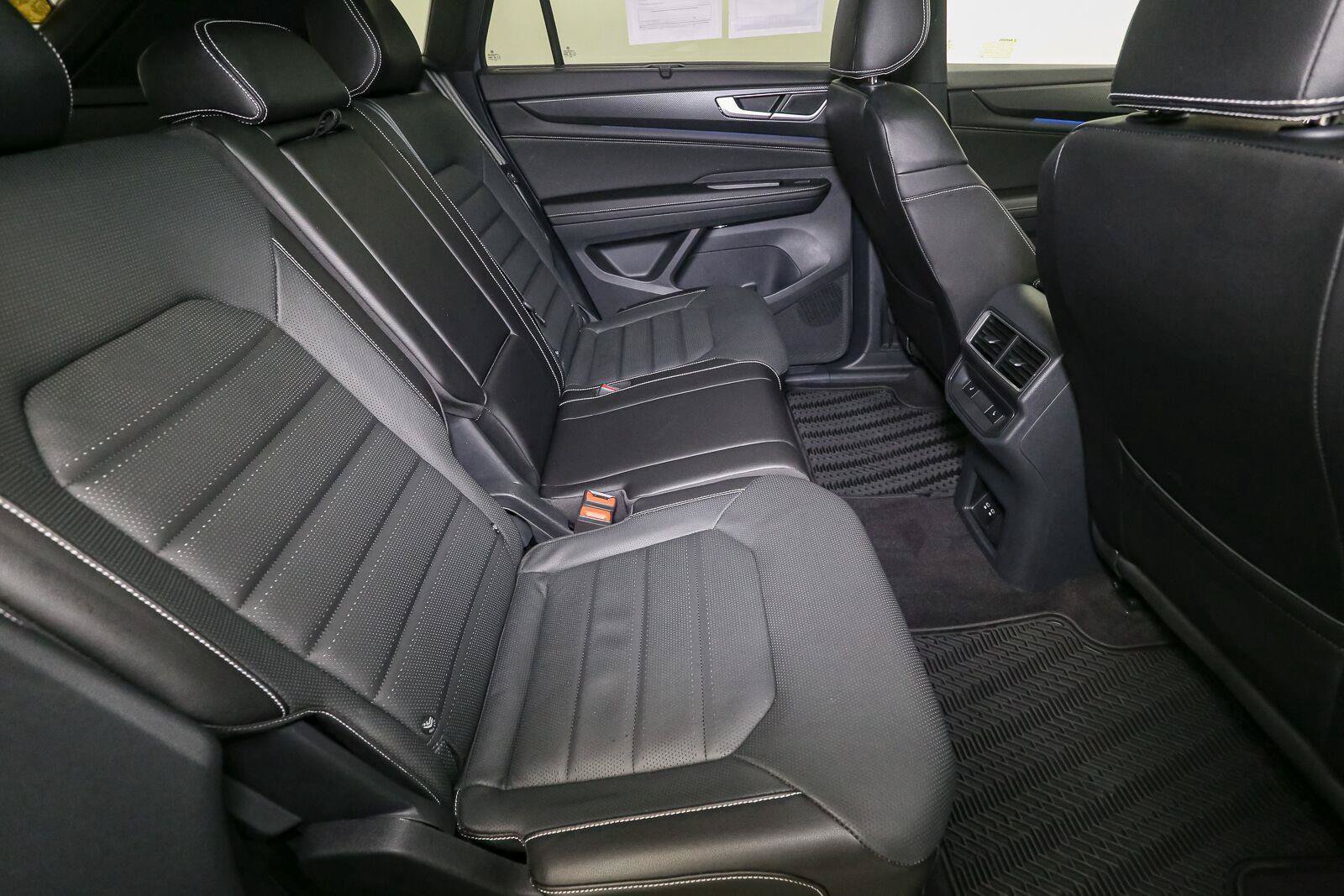 Certified 2024 Volkswagen Atlas Cross Sport SEL R-Line AWD/4WD image 26