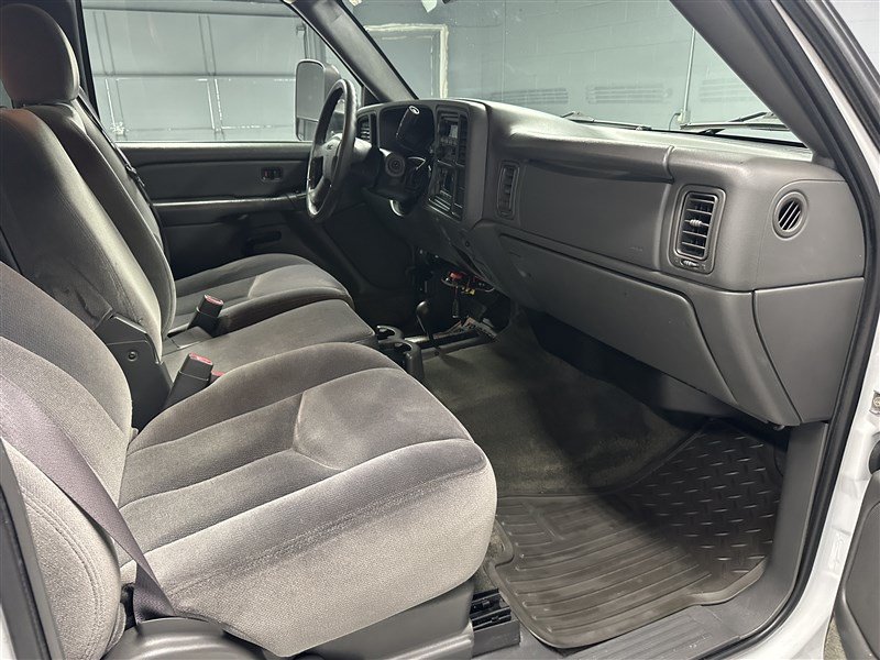 Used 2004 GMC Sierra 2500 SLE w/ Heavy-Duty Power Package AWD/4WD image 11