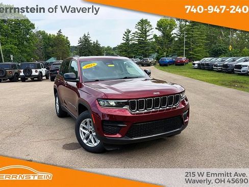 Used 2023 Jeep Grand Cherokee Laredo w/ Luxury Tech Group I AWD/4WD image 1