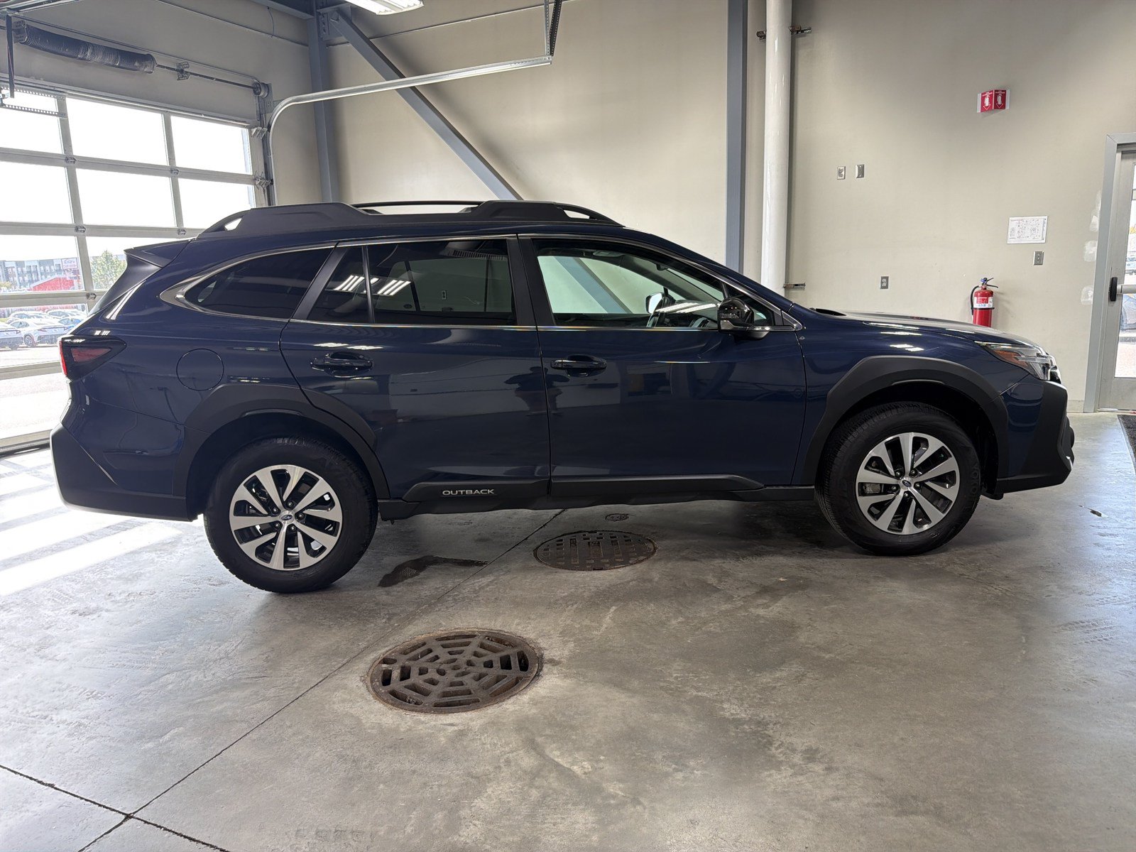 Certified 2025 Subaru Outback Premium AWD/4WD image 8