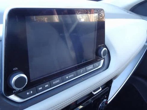 Used 2022 Nissan Rogue SV w/ SV Premium Package image 13