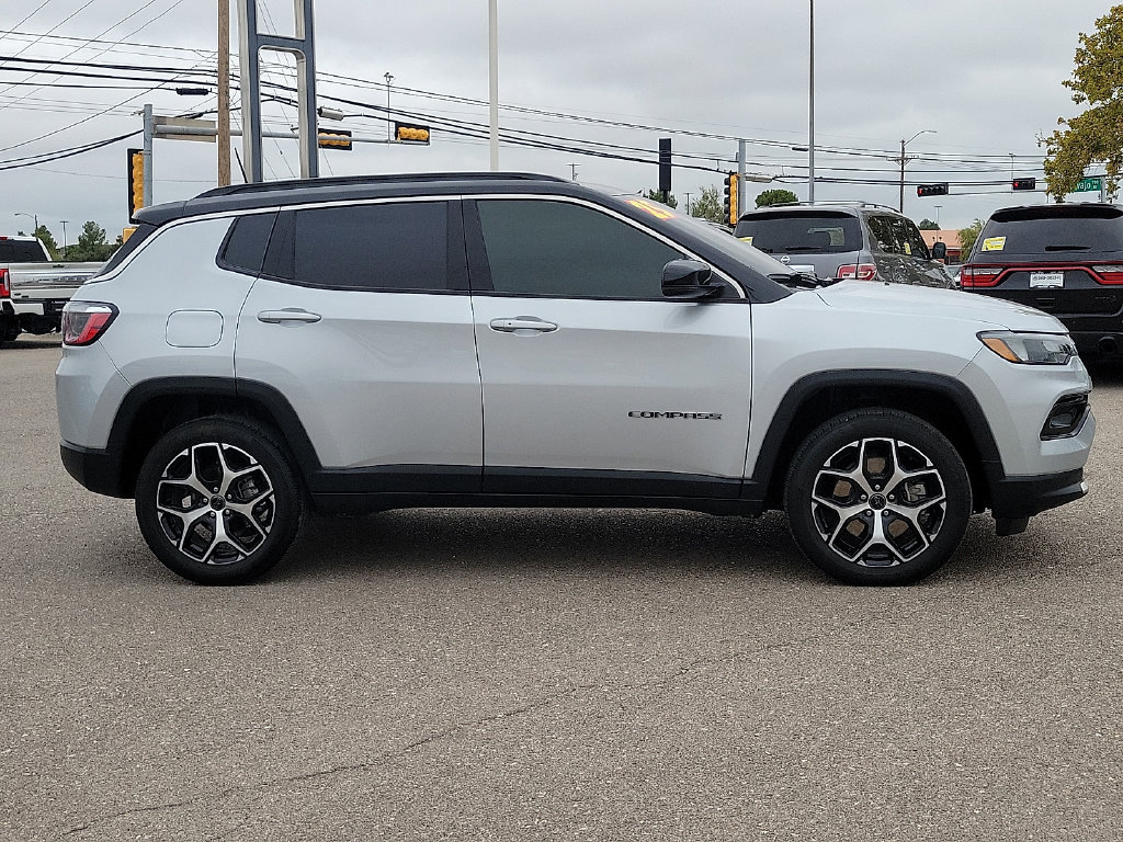Used 2025 Jeep Compass Limited AWD/4WD image 14