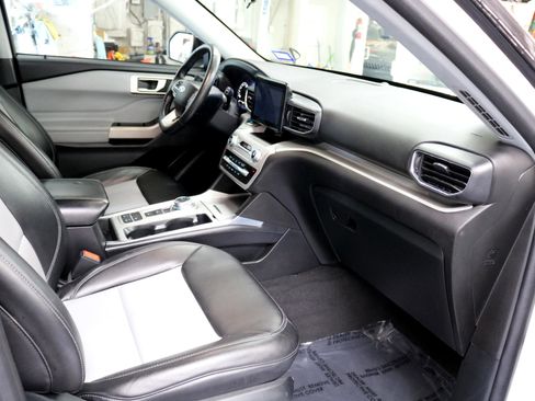 Used 2022 Ford Explorer XLT w/ Equipment Group 202A image 51