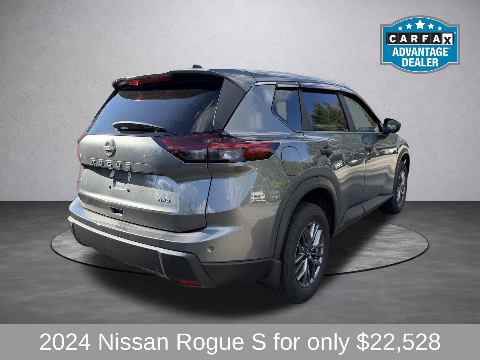 Used 2024 Nissan Rogue S AWD/4WD image 3