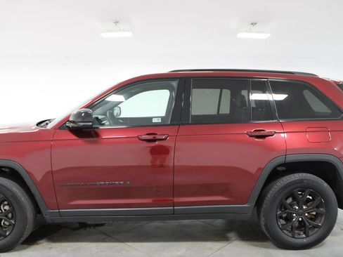 Used 2024 Jeep Grand Cherokee Altitude AWD/4WD image 6