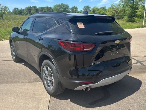 Used 2024 Chevrolet Blazer LT w/ Convenience Package FWD image 3